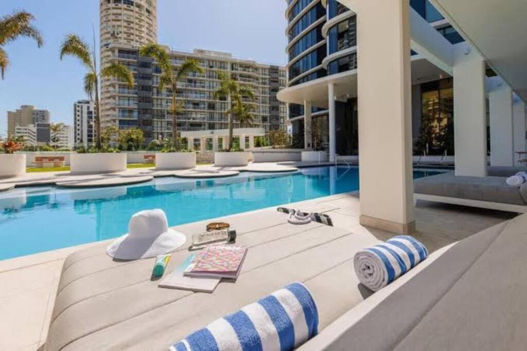 New Build Meriton Beachfront Gold Coast Esterno foto