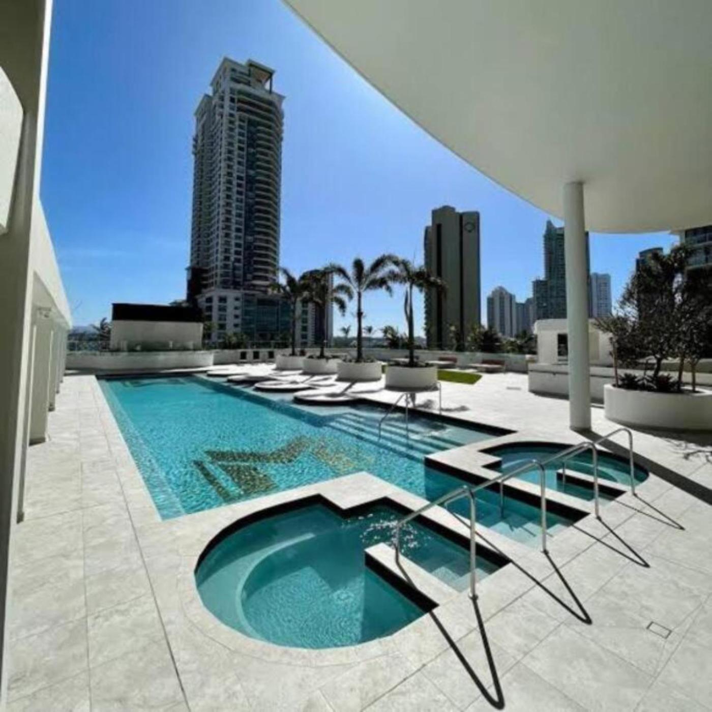 New Build Meriton Beachfront Gold Coast Esterno foto